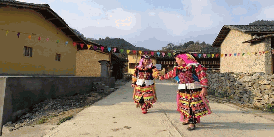 LÀNG VĂN HOÁ DU LỊCH THÔN  LÔ LÔ CHẢI, XÃ LŨNG CÚ